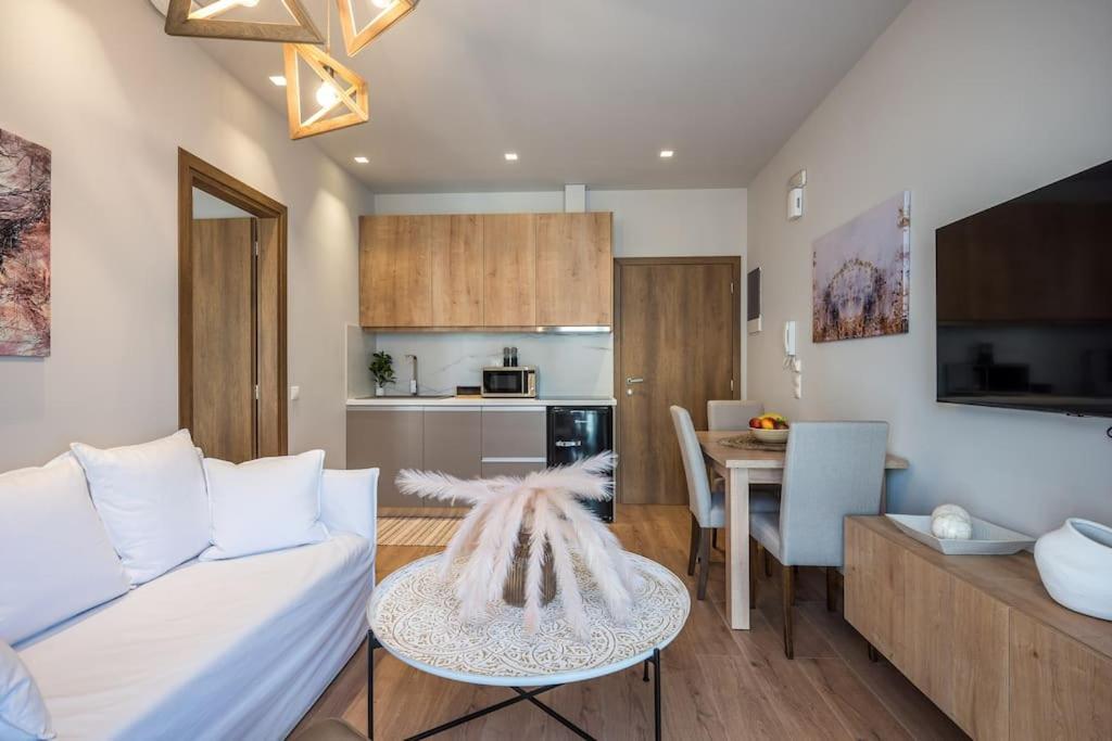 Amalia's Luxury 1